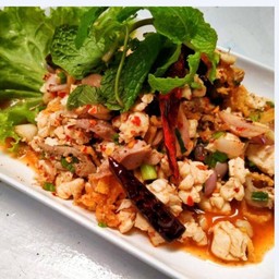 ลาบเนื้อสุกขม เป็นเนื้อล้วน ไม่มีเครื่องใน