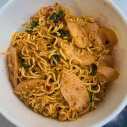 เส้นบะหมี่ผัดกะเพราพริกหม่าล่า