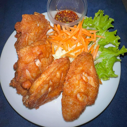 ปีกไก่กลางทอดน้ำปลา