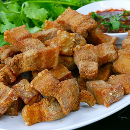 หมูกรอบทอดน้ำปลา