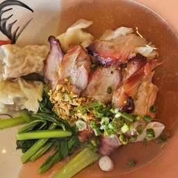 บะหมี่หมูย่างหมูทอด (น้ำ)