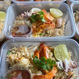 ข้าวผัดทะเล หรือกุ้ง แจ้งน้องนะคะ