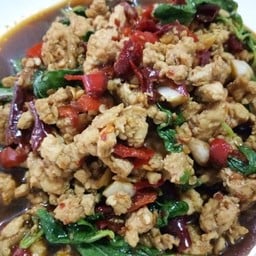 กระเพราพริกแห้ง เรยา