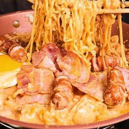 มาม่าเผ็ดเกาหลี + เบคอน + ไข่