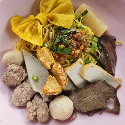 ก๋วยเตี๋ยวต้มยำหลังราชภัฏ