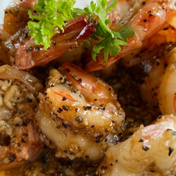 กุ้งผัดกระเทียมพริกไทยดำ