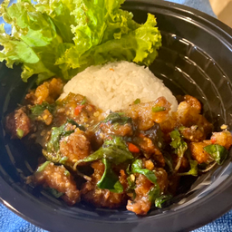 ข้าวกระเพราไก่กรอบ