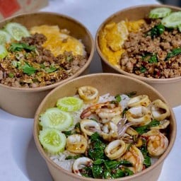 ครัวแมวส้ม -กะเพราพริกแห้ง  ชานม ขนมปัง- บางโฉลง
