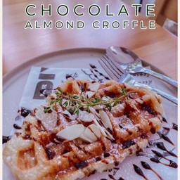ครอฟเฟิลเนยสด - Croffle Choco Almond