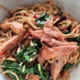 กะเพราไก่ย่างเทอริยากิเป็นกับข้าว
