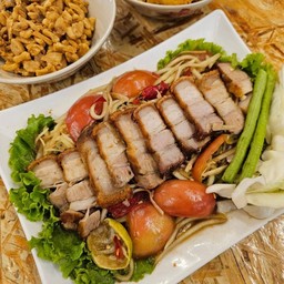 ส้มตำหมูกรอบ