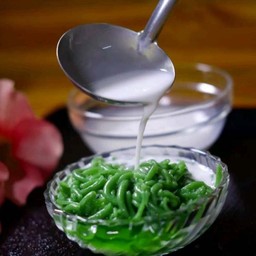 ก๋วยเตี๋ยวหมูน้ำตกยายสา