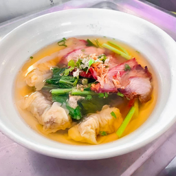 เกี๊ยวน้ำหมูแดง