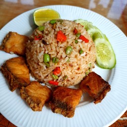 ข้าวผัดกะปิหวานปลากะพง