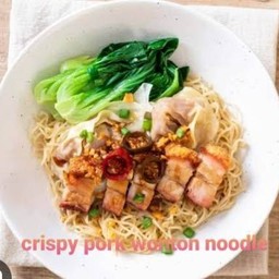 บะหมี่เกี๊ยวหมูกรอบ