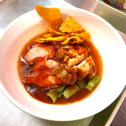 เย็นตาโฟหมูแดงหมูกรอบ