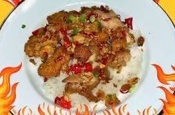 หมูกรอบคั่วพริกเกลือราดข้าว