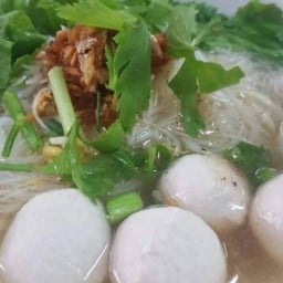 ก๋วยเตี๋ยวลูกชิ้นหมูน้ำใส(หมูตุ๋น)ศรีสยาม สาขา 1 หน้าห้างโลตัสบางปะกอก บางปะกอก