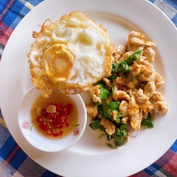 ข้าวกะเพราไก่ อกไก่ ไม่ติดหนังค๊าบบ