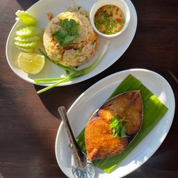 ปลาอินทรีย์ทอดน้ำปลา