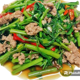 ผัดผักบุ้งหมูสับเป็นกับ