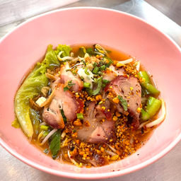 ก๋วยเตี๋ยวหมูแดงต้มยำ