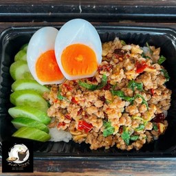 ข้าวหน้ากะเพราหมูสับ+ไข่ต้มยางมะตูม