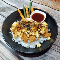 ข้าวหน้าไก่ทอดญี่ปุ่น