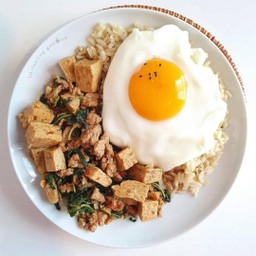 กระเพราหมูยอ หมูสับ ไข่ดาว