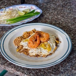 ผัดไทยกุ้งสด(ไข่คู่)+กุ้งแห้งทอด