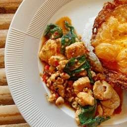 ข้าวกะเพราไก่ อกไก่ ไร้หนัง จ้ะ