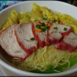 บะหมี่เกี๊ยวหมูแดง