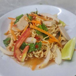 ยำมาม่าแซ่บ