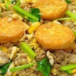 ข้าวเต้าหู้ไข่ผัดขึ้นฉ่าย
