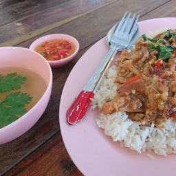 ข้าวกระเพราขาหมู