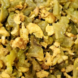 มะระผัดไข่