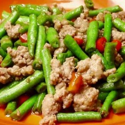 ข้าวหน้าผัดถั่วฝักยาวหมูสับ