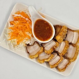 หมูกรอบน้ำจิ้มแซ่บ