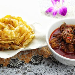 ชุดโรตีโบราณจิ้มแกงเนื้อ A Set of Original Roti with Beef Curry