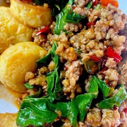 กะเพราหมูสับราดเต้าหู้ไข่ กับข้าววว