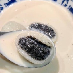 น้ำเต้าหู้บัวลอยงาดำ