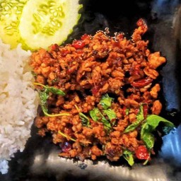 กระเพราหมู (กับข้าว)