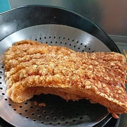 ข้าวพริกแกงหมูกรอบ