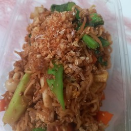 ผัดมาม่าหมูสับ