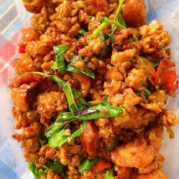 กะเพราหมูสับกับข้าวววว จ้า กับข้าววว