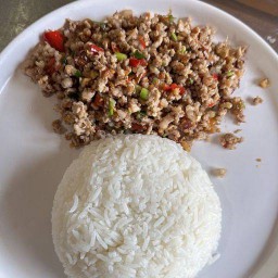 ข้าวเนื้อสับคั่วพริกเกลือ