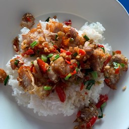 หมูกรอบผัดพริกเกลือ