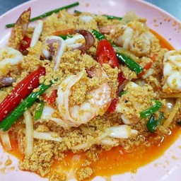 กุ้งกมึกผัดผงกระหรี่