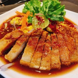 ยำสามชั้นทอด
