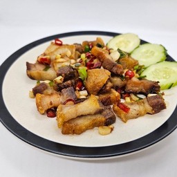 หมูกรอบคั่วพริกเกลือ